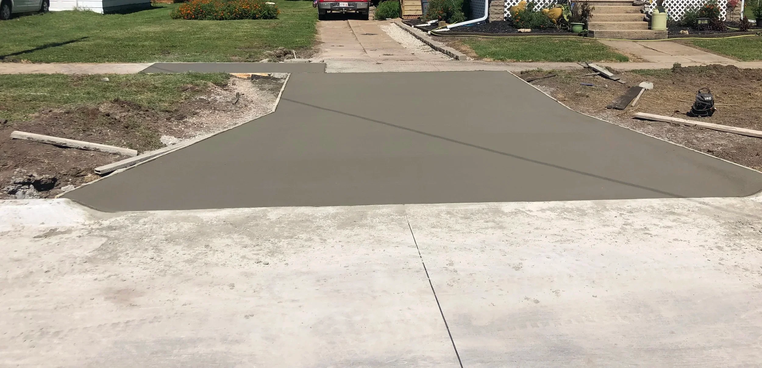 Replace Cracked Driveways with Long-Lasting Concrete